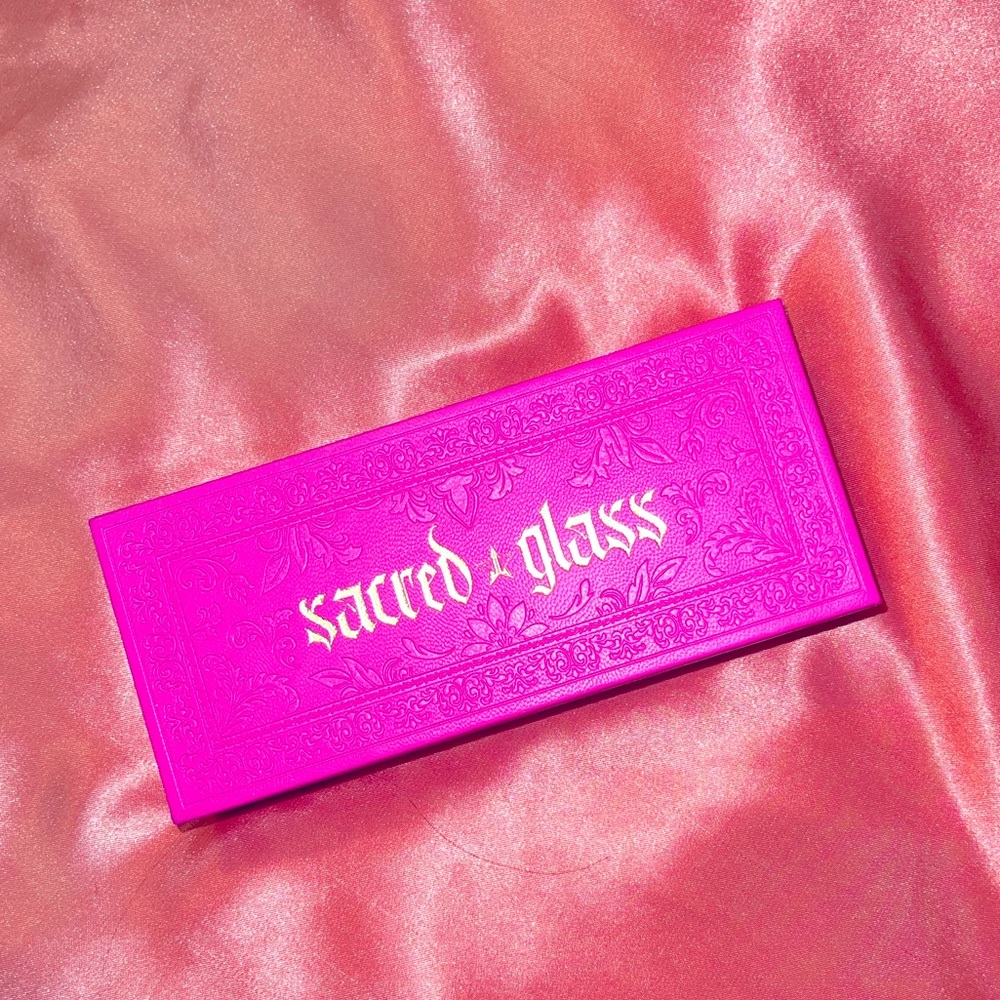 Jefree star cosmetics sacred glass highlighter trio